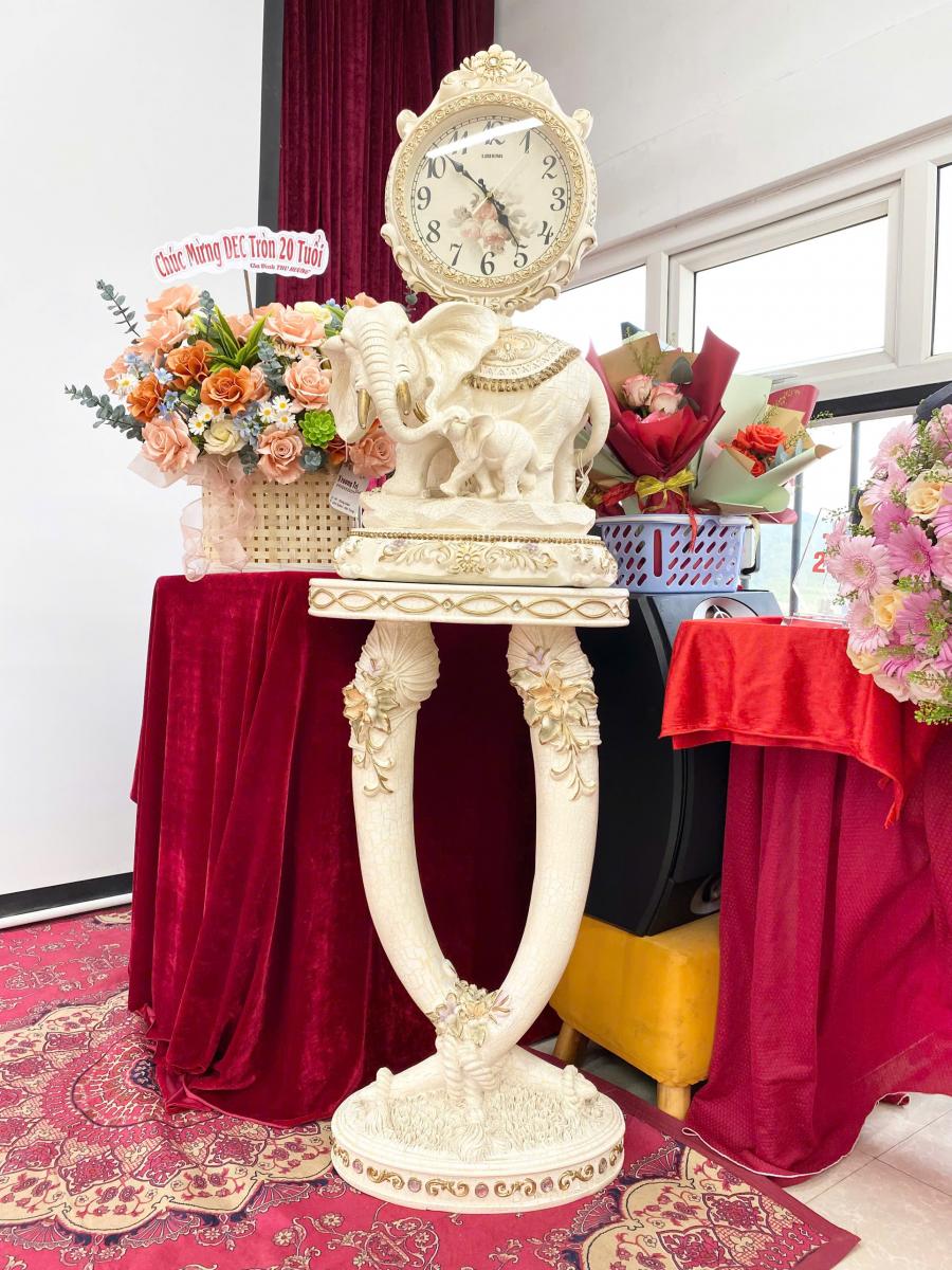 Lễ kỷ niệm 20 năm tại Trung tâm Ngoại ngữ DEC                                </a>
                            </div>
                            <div class=