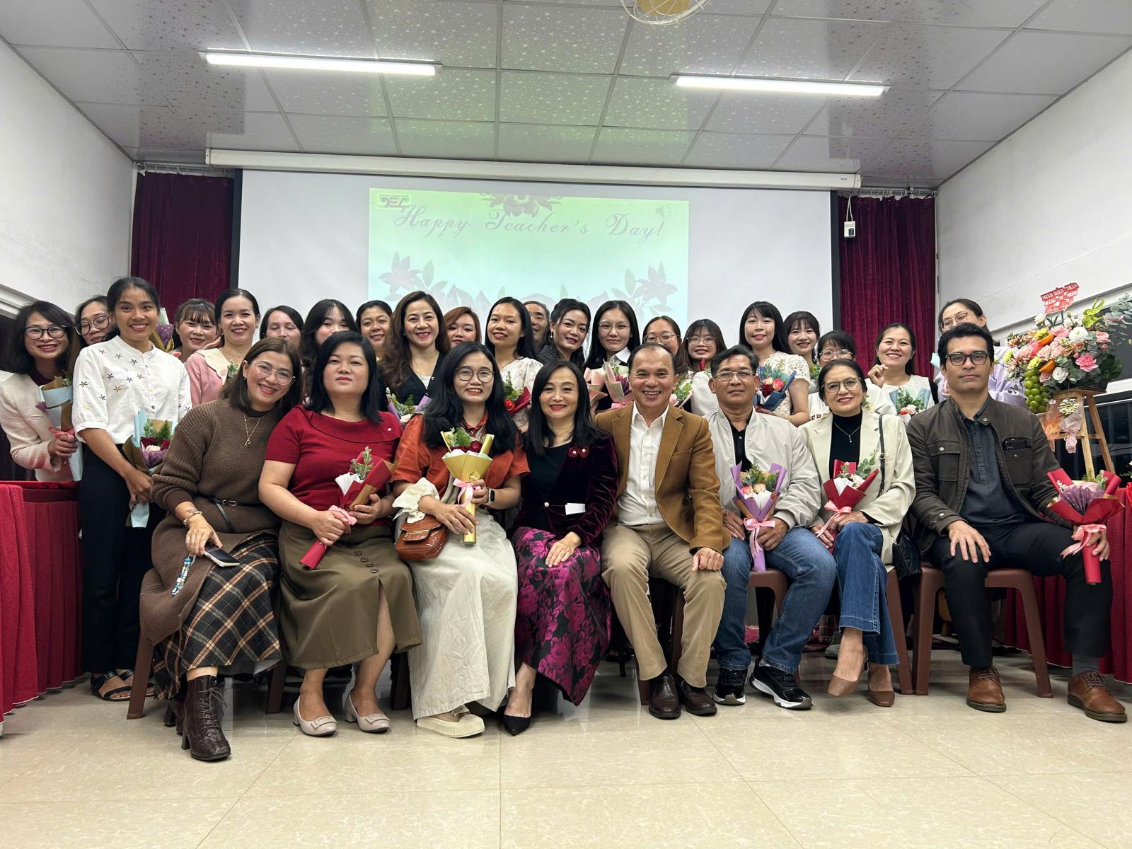 Chúc mừng Ngày Nhà giáo Việt Nam tại trung tâm ngoại ngữ DEC Đức Trọng                                </a>
                            </div>
                            <div class=